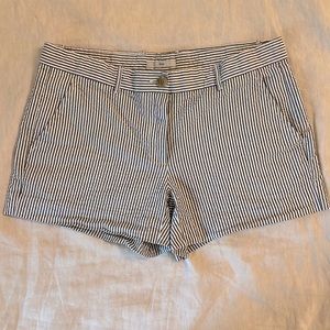 Gap Seersucker blue and white stripe shorts size 2 GUC